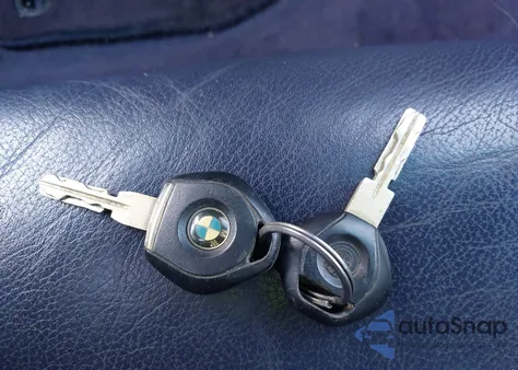 1995 BMW 325 Ic z USA, uszkodzony, nr VIN WBABJ5329SJC83026